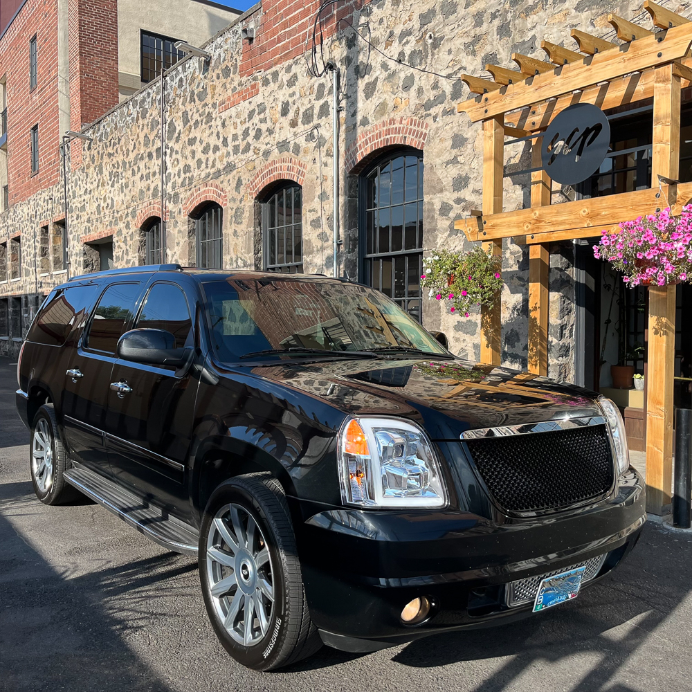 SCP Rooftop Front Safe Chauffeur-541SAFE-Executive-Car-Service-Bend-Sunriver-Tetherow-Brasada-Pronghorn-Juniper-Reserve-Aubrey-Black-Butte-RDM-KBDN-Redmond-Airport-Dinner-Wedding